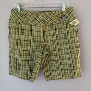 Brand-new plaid INC Bermuda shorts. Size 10 petite